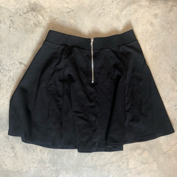 Black mini skirt with zipper - S - Picture 1 of 2